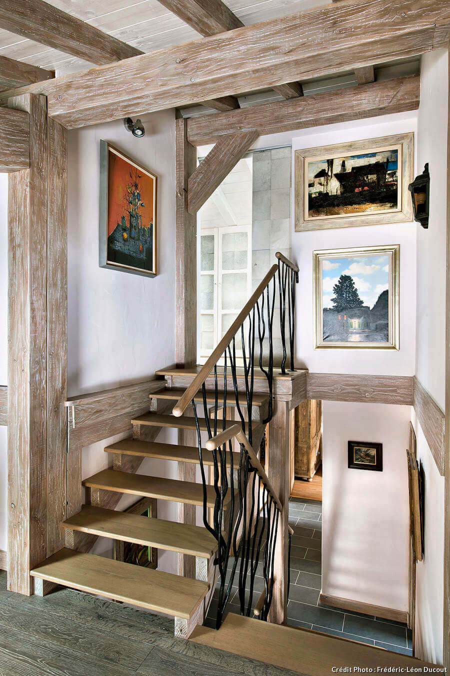 Rustykalne drewniane schody